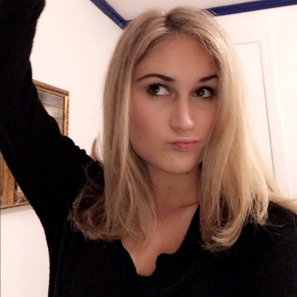 Meet your Posher, Caroline